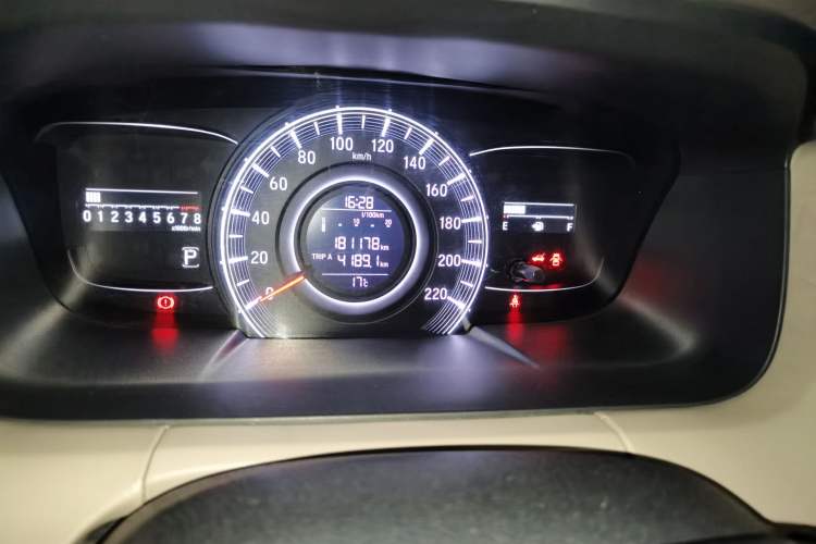 Used Honda Odyssey 2015 2.4L Luxury Edition Odometer Close Up