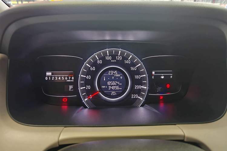 Used Honda Odyssey 2015 Revised 2.4L Luxury Edition Odometer Close Up