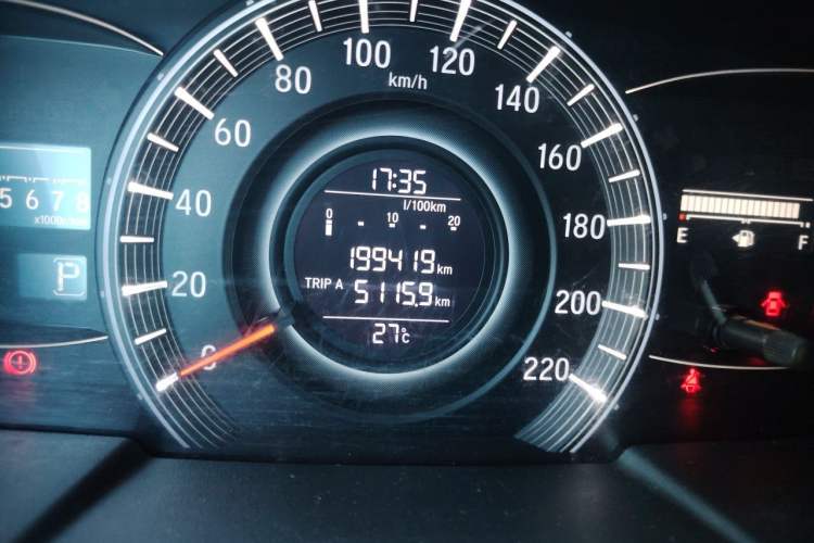 Used Honda Odyssey 2015 2.4L Luxury Edition Odometer Close Up
