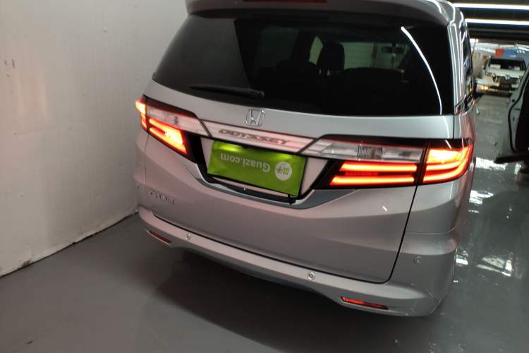 Used Honda Odyssey 2015 2.4L Luxury Edition Rear