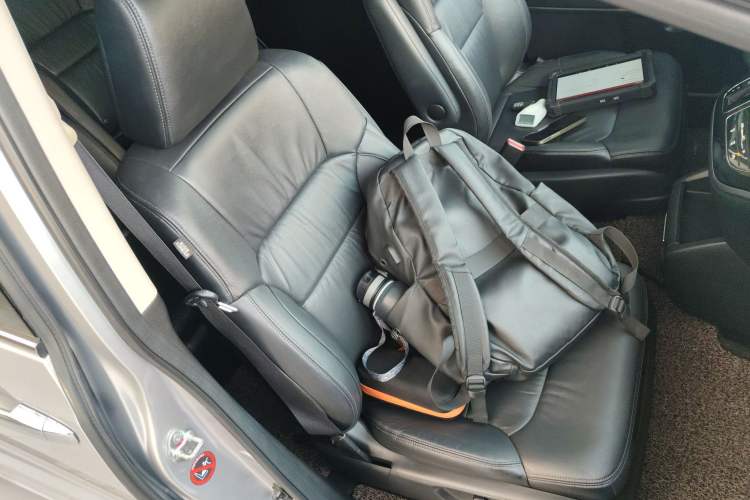 Used Honda Odyssey 2015 Updated Version 2.4L Smart Edition Right Front Seat