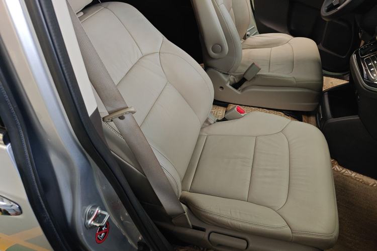 Used Honda Odyssey 2015 Revised 2.4L Luxury Edition Right Front Seat