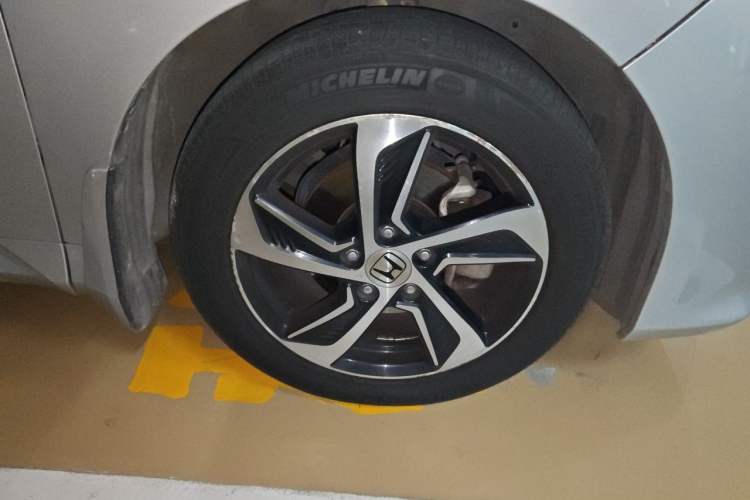 Used Honda Odyssey 2015 2.4L Supreme Edition Right Front Wheel Hub