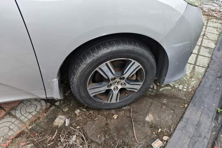 Used Honda Odyssey 2015 Revised Version 2.4L Comfort Edition Right Front Wheel Hub