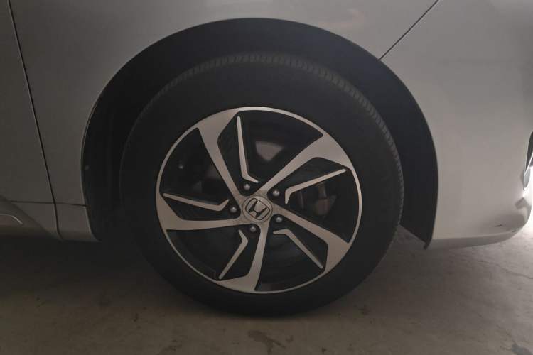 Used Honda Odyssey 2015 2.4L Smart Edition Right Front Wheel Hub