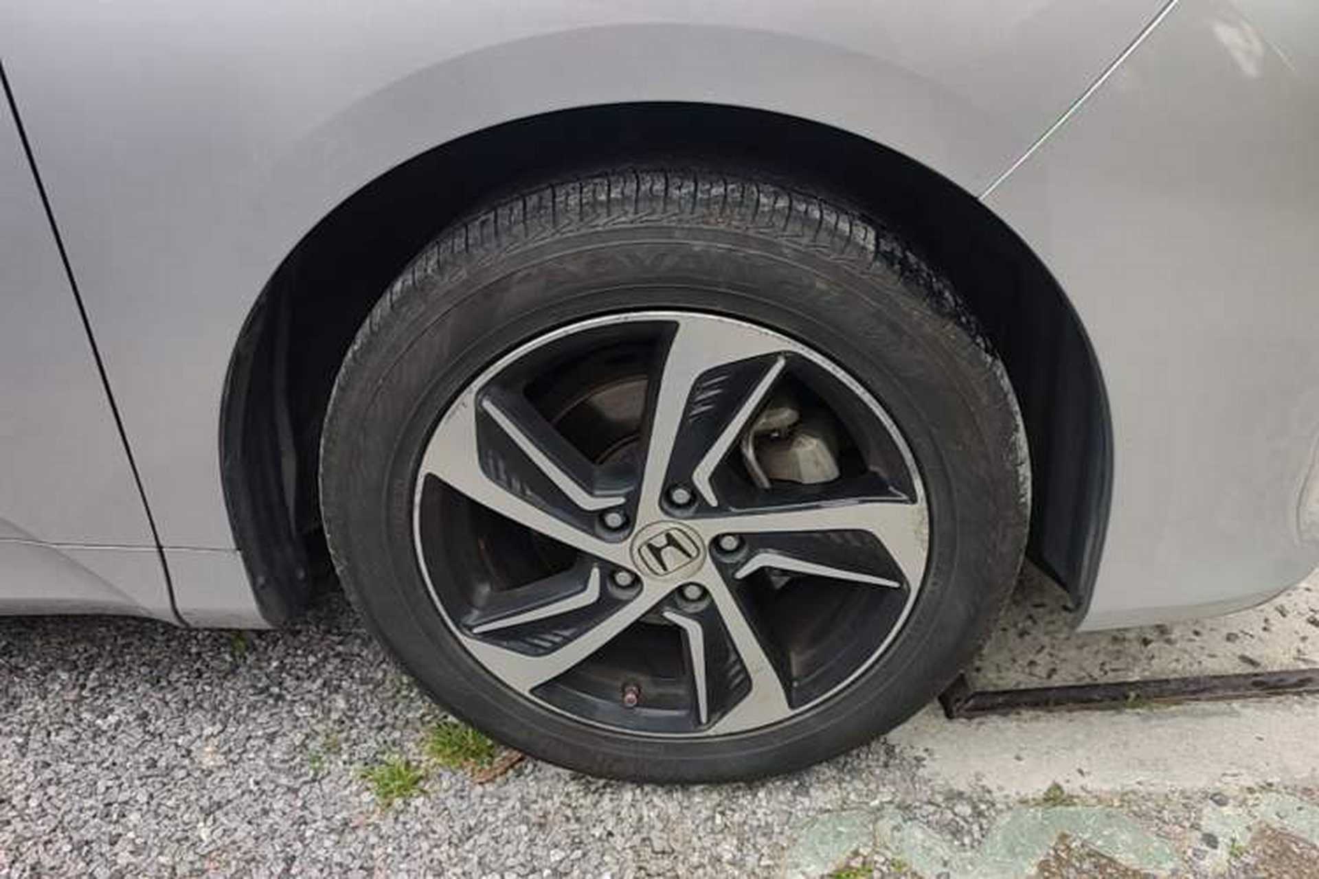 Used Honda Odyssey 2015 2.4L Smart Edition Right Front Wheel Hub
