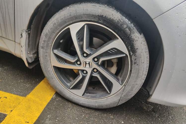 Used Honda Odyssey 2015 2.4L Prestige Edition Right Front Wheel Hub