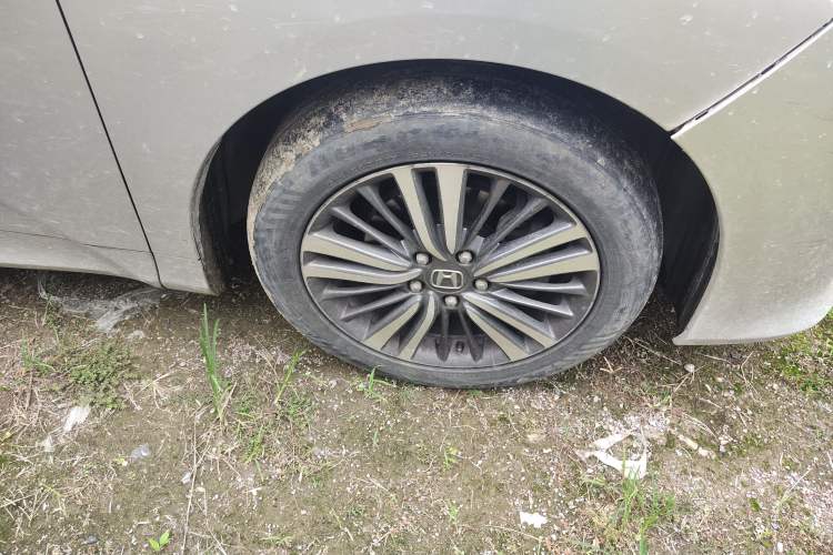 Used Honda Odyssey 2015 Updated Version 2.4L Smart Edition Right Front Wheel Hub