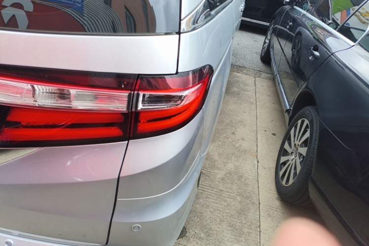 Used Honda Odyssey 2015 Revised 2.4L Luxury Edition Right Rear Taillight