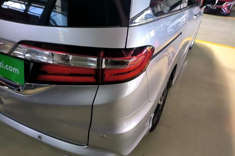 Used Honda Odyssey 2015 2.4L Smart Edition Right Rear Taillight