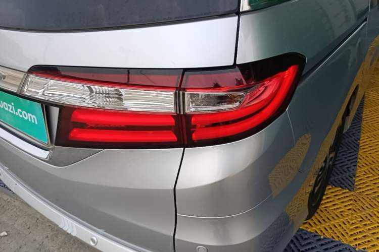 Used Honda Odyssey 2015 2.4L Luxury Edition Right Rear Taillight