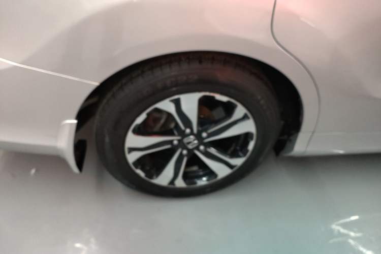 Used Honda Odyssey 2015 2.4L Luxury Edition Right Rear Wheel Hub