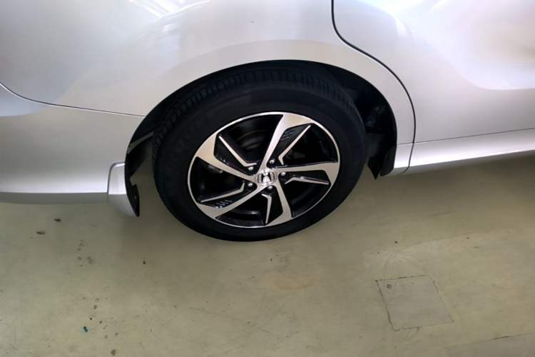 Used Honda Odyssey 2015 2.4L Smart Edition Right Rear Wheel Hub