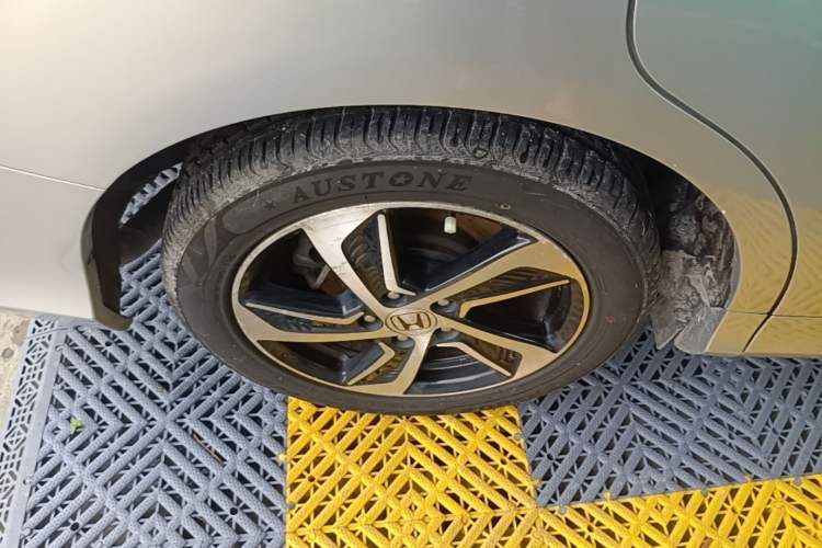 Used Honda Odyssey 2015 2.4L Luxury Edition Right Rear Wheel Hub
