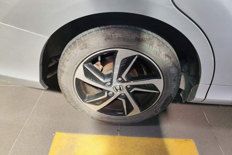 Used Honda Odyssey 2015 2.4L Smart Edition Right Rear Wheel Hub