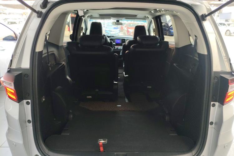 Used Honda Odyssey 2015 Updated Version 2.4L Smart Edition Trunk