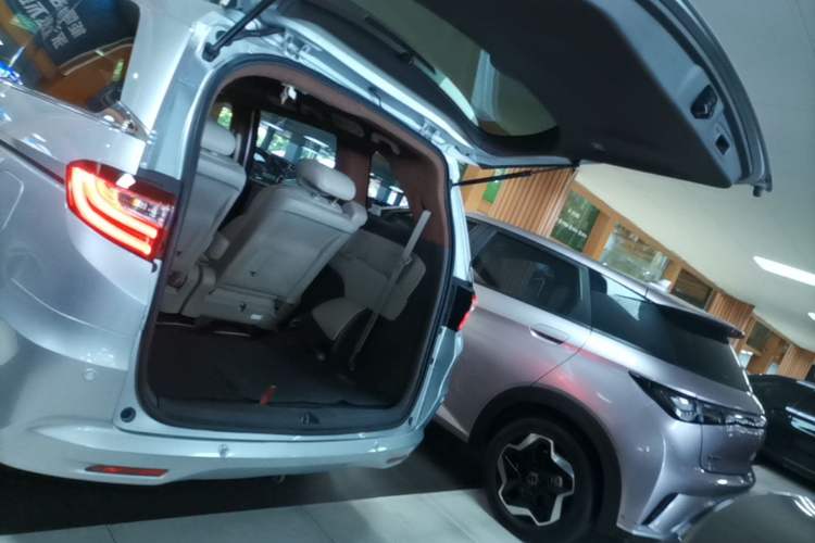 Used Honda Odyssey 2015 Updated Version 2.4L Smart Edition Trunk