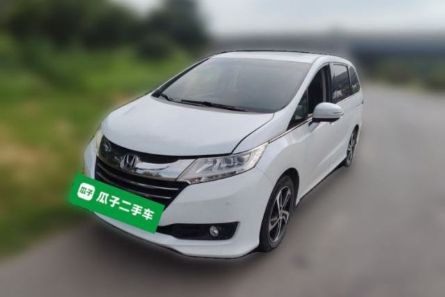 Ojetý Honda Odyssey 2015 Revised 2.4L Luxury Edition