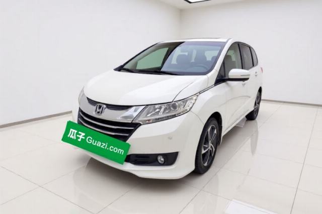 Ojetý Honda Odyssey 2015 Revised 2.4L Luxury Edition