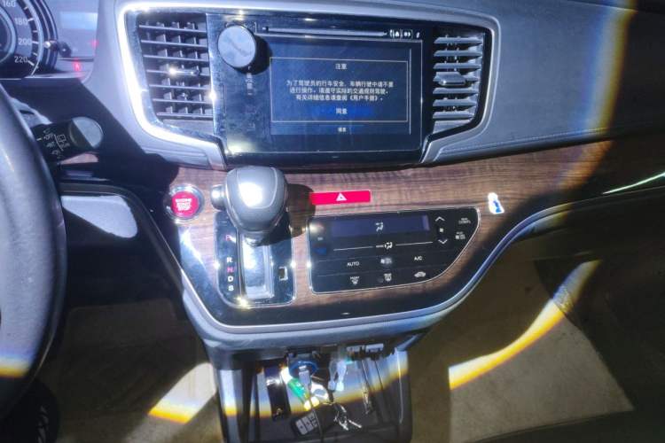 Used Honda Odyssey 2015 Updated Version 2.4L Smart Edition Audio And AC Panel
