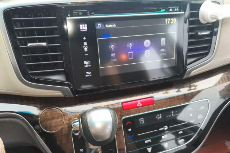 Used Honda Odyssey 2015 Revised Version 2.4L Comfort Edition Audio And AC Panel