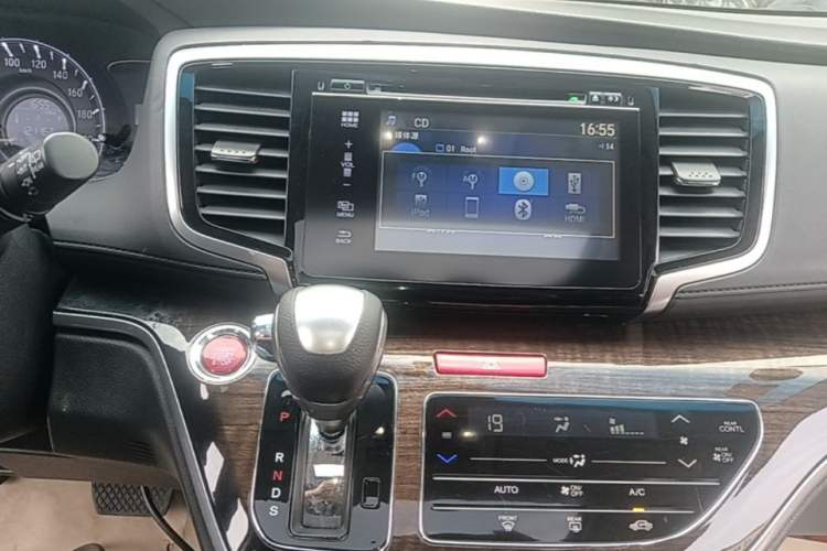 Used Honda Odyssey 2015 Updated Version 2.4L Smart Edition Audio And AC Panel