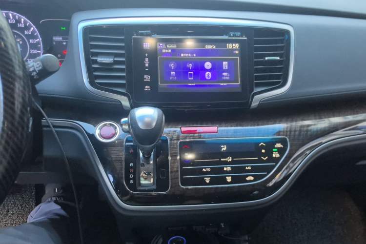 Used Honda Odyssey 2015 Updated Version 2.4L Smart Edition Audio And AC Panel