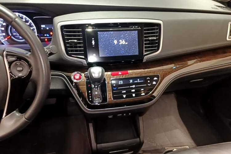 Used Honda Odyssey 2015 Updated Version 2.4L Smart Edition Audio And AC Panel