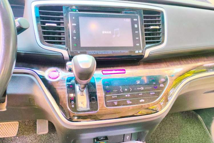 Used Honda Odyssey 2015 Revised Version 2.4L Supreme Edition Audio And AC Panel
