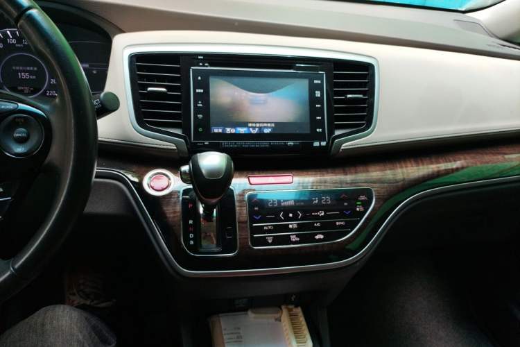 Used Honda Odyssey 2015 Revised Version 2.4L Supreme Edition Audio And AC Panel