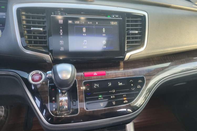 Used Honda Odyssey 2015 Updated Version 2.4L Smart Edition Audio And AC Panel