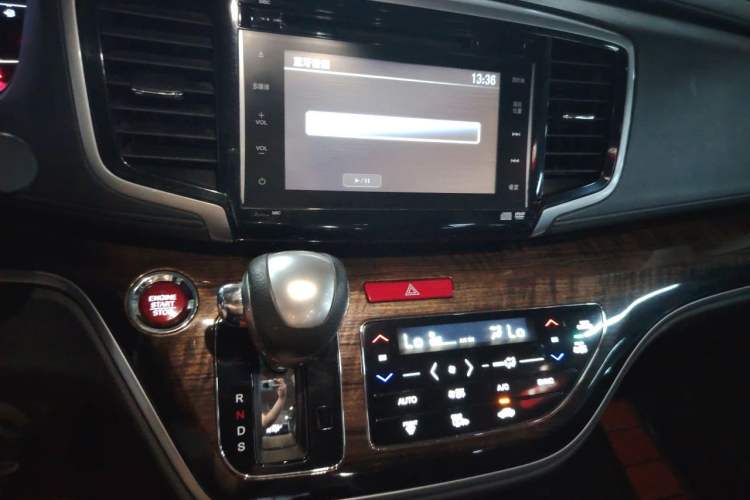 Used Honda Odyssey 2015 Revised Version 2.4L Supreme Edition Audio And AC Panel