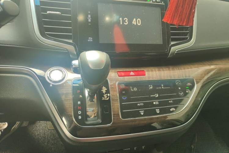 Used Honda Odyssey 2015 Updated Version 2.4L Smart Edition Audio And AC Panel