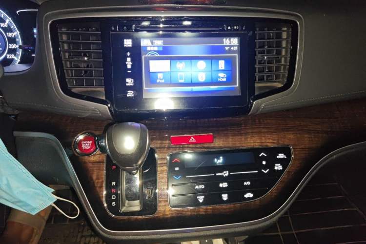 Used Honda Odyssey 2015 2.4L Smart Edition Audio And AC Panel