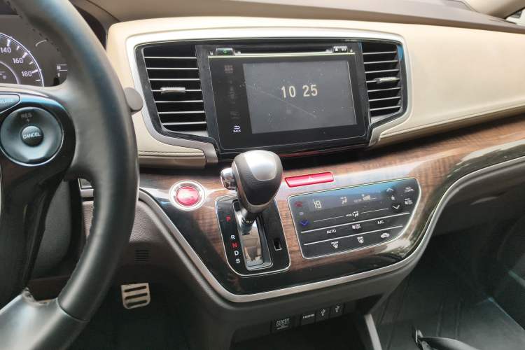 Used Honda Odyssey 2015 Updated Version 2.4L Smart Edition Audio And AC Panel