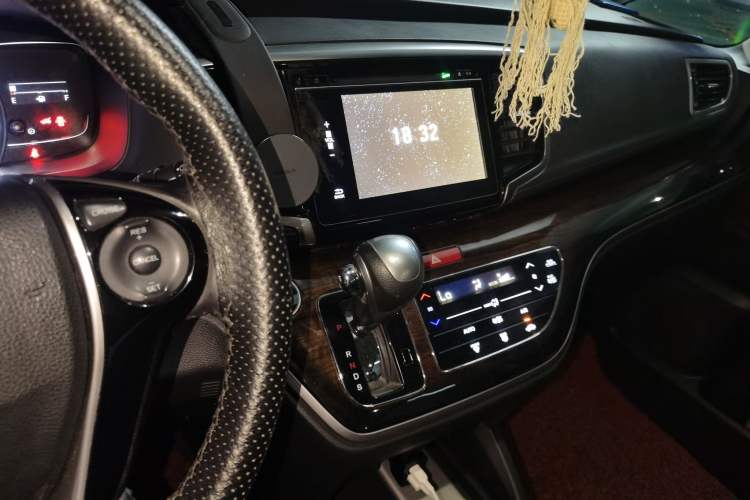 Used Honda Odyssey 2015 2.4L Smart Edition Audio And AC Panel