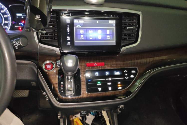 Used Honda Odyssey 2015 Updated Version 2.4L Smart Edition Audio And AC Panel