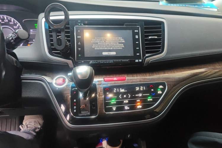 Used Honda Odyssey 2015 Revised Version 2.4L Supreme Edition Audio And AC Panel