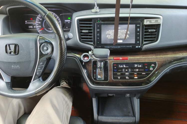Used Honda Odyssey 2015 Revised Version 2.4L Supreme Edition Audio And AC Panel