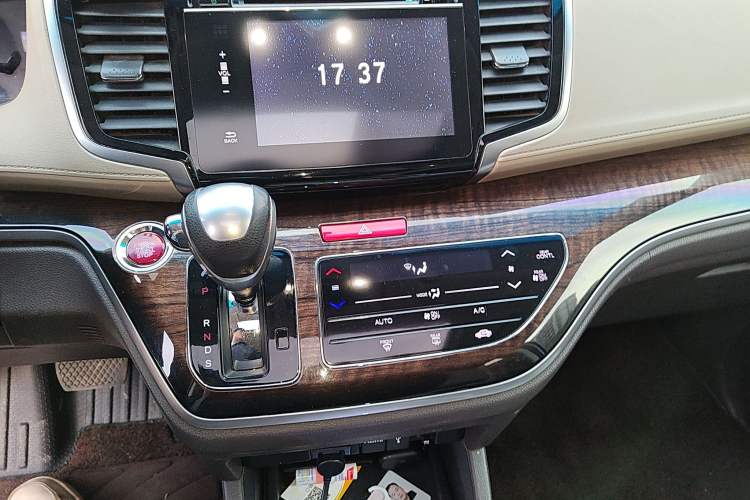 Used Honda Odyssey 2015 2.4L Luxury Edition Audio And AC Panel