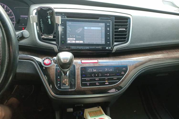 Used Honda Odyssey 2015 Revised Version 2.4L Supreme Edition Audio And AC Panel