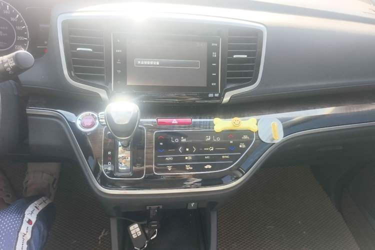 Used Honda Odyssey 2015 Revised Version 2.4L Supreme Edition Audio And AC Panel