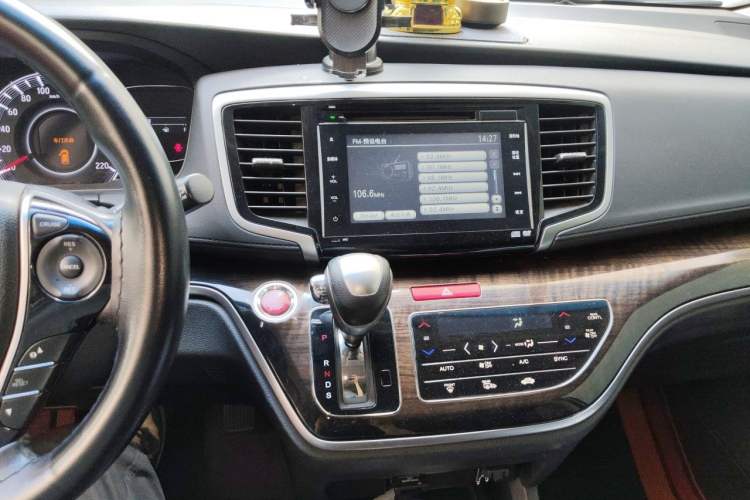 Used Honda Odyssey 2015 Revised Version 2.4L Supreme Edition Audio And AC Panel