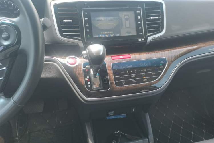 Used Honda Odyssey 2015 Revised Version 2.4L Supreme Edition Audio And AC Panel
