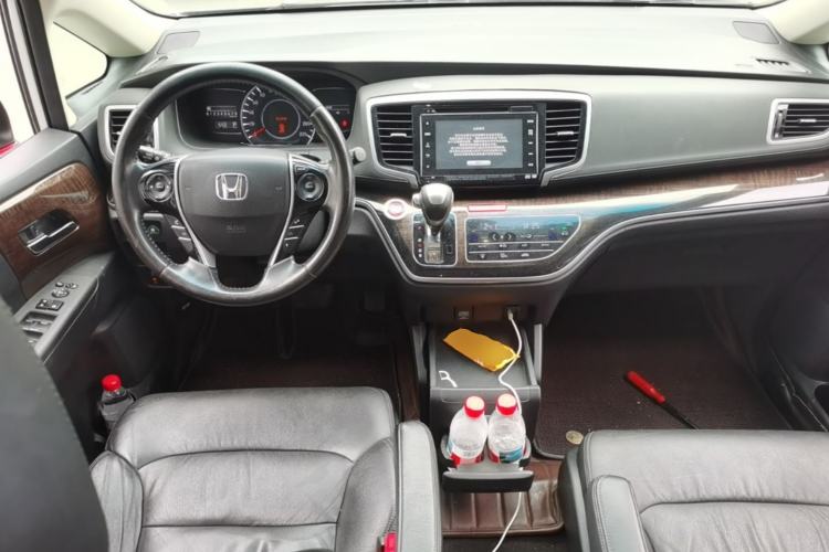 Used Honda Odyssey 2015 Revised Version 2.4L Supreme Edition Center Console