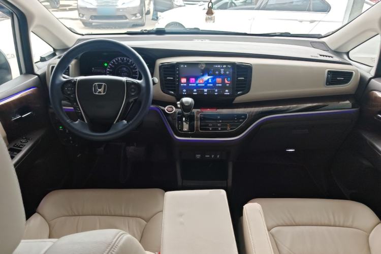 Used Honda Odyssey 2015 Revised 2.4L Luxury Edition Center Console
