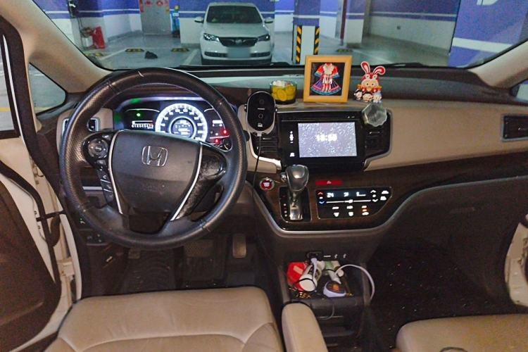 Used Honda Odyssey 2015 Revised 2.4L Luxury Edition Center Console