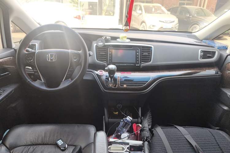 Used Honda Odyssey 2015 Revised Version 2.4L Supreme Edition Center Console