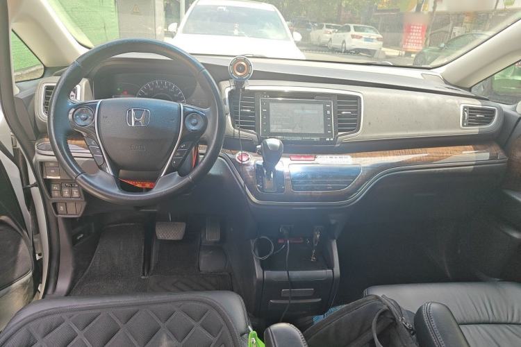 Used Honda Odyssey 2015 2.4L Supreme Edition Center Console