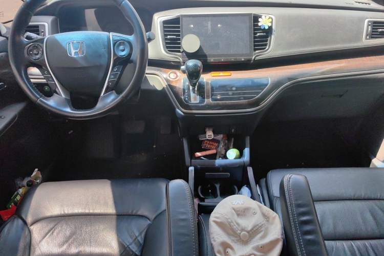 Used Honda Odyssey 2015 Revised Version 2.4L Supreme Edition Center Console
